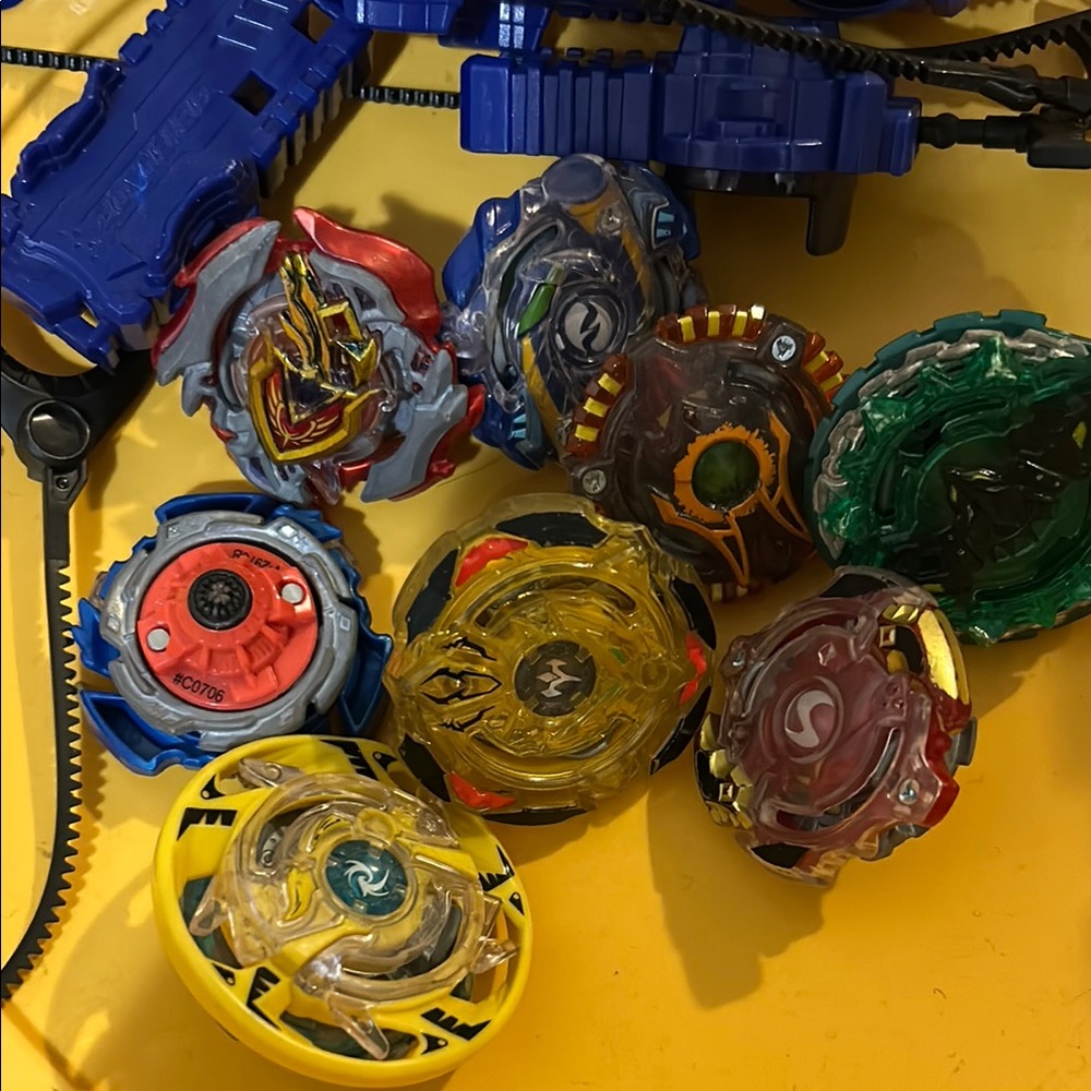 Beyblade Burst Battle Set - Yellow Arena with Multicolor Tops-Beyblade lot - Picture 2 of 5